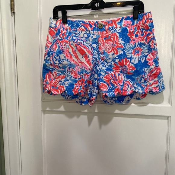 Lilly Pulitzer Pants - Lilly Pulitzer Buttercup Shorts Scallop Hem  Women's Size 4